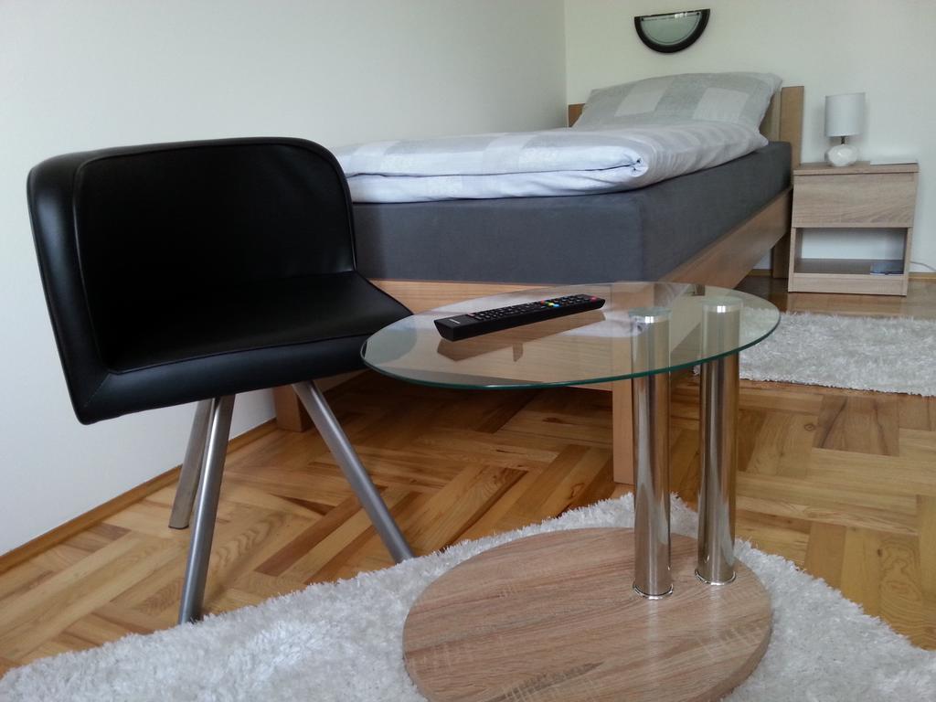Studio Apartments Korosteljev Осиек Номер фото
