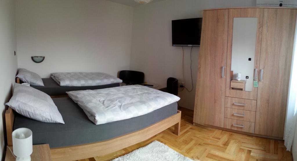 Studio Apartments Korosteljev Осиек Экстерьер фото