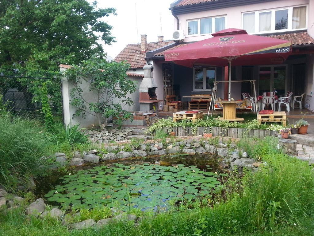 Studio Apartments Korosteljev Осиек Экстерьер фото