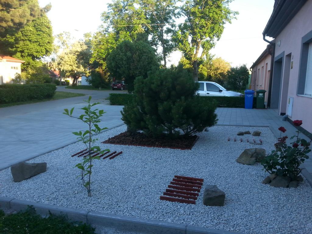 Studio Apartments Korosteljev Осиек Экстерьер фото