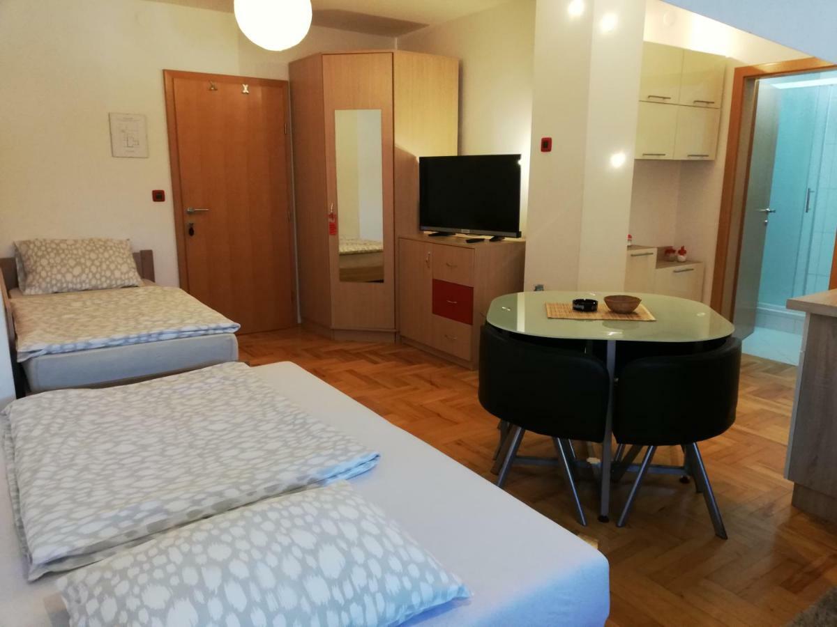 Studio Apartments Korosteljev Осиек Экстерьер фото